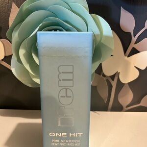 ⭐️ Item One Hit Dewy Finish Face Mist
